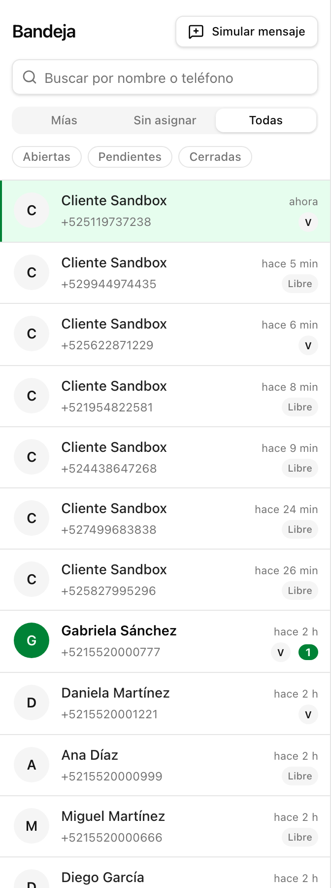 La lista de chats con la conversación nueva arriba, ya asignada a una persona del equipo