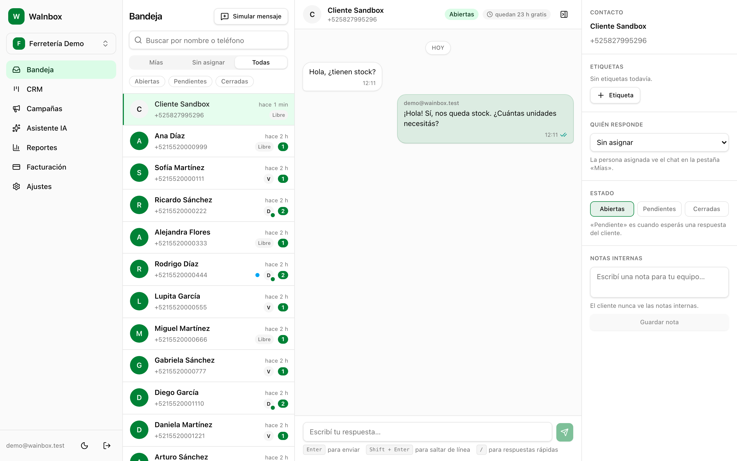 La bandeja de WaInbox: lista de chats a la izquierda, la conversación en el centro y la ficha del contacto a la derecha