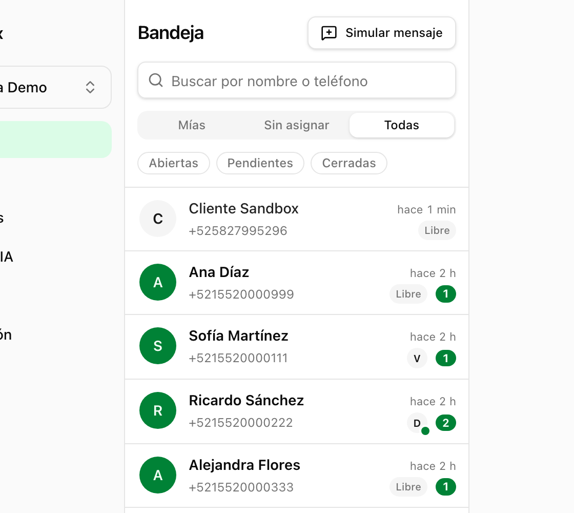 El botón «Simular mensaje» arriba de la lista de chats de la bandeja